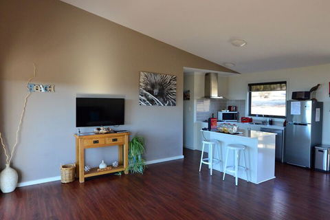 Sea Dragon Lodge & Villas - Accommodation Brisbane 6