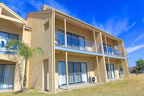 The Marina Hotel - Accommodation Brisbane 1