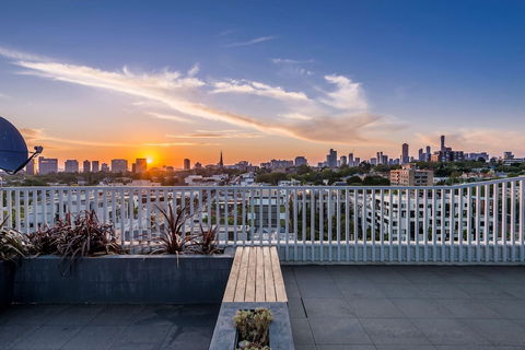 Oaks Melbourne South Yarra Suites - Accommodation Brisbane 0