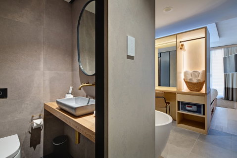 Zara Tower Hotel - Accommodation Brisbane 0