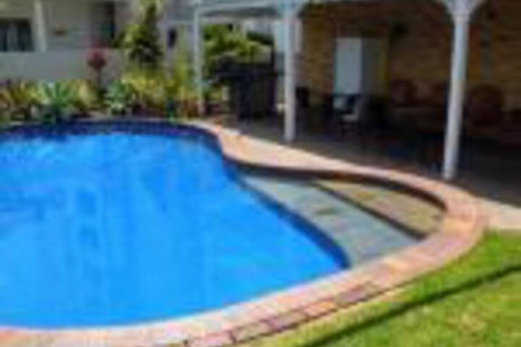 Cotton Tree Beach Motel - Accommodation Brisbane 0