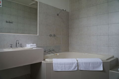 Melaleuca Lodge - Accommodation Brisbane 4
