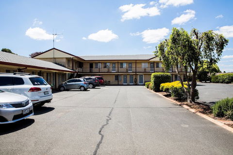 Lilac City Motor Inn & Steakhouse - Accommodation Brisbane 1