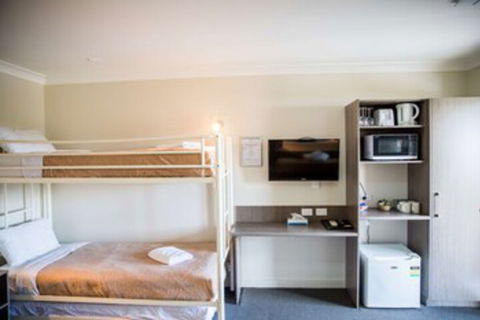 Lilac City Motor Inn & Steakhouse - Accommodation Brisbane 0