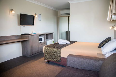 Lilac City Motor Inn & Steakhouse - Accommodation Brisbane 5