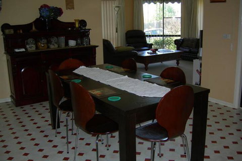 Busy Buzz B & B - Accommodation Brisbane 5