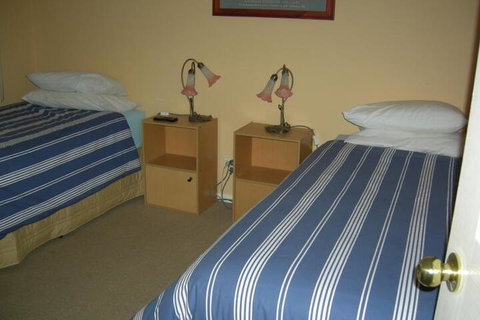 Busy Buzz B & B - Accommodation Brisbane 7