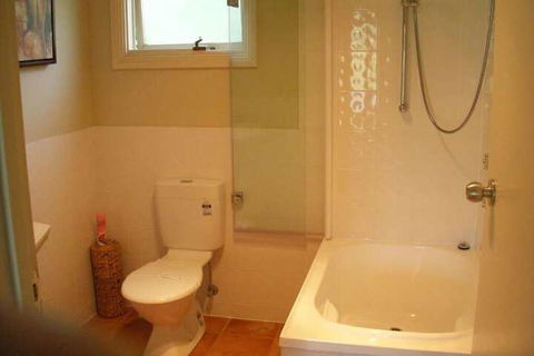 Clarendon Chalets - Accommodation Brisbane 3