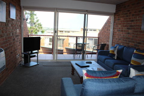 Pacific Heights Holiday Apartments & Munn's Tower House - Accommodation Brisbane 1