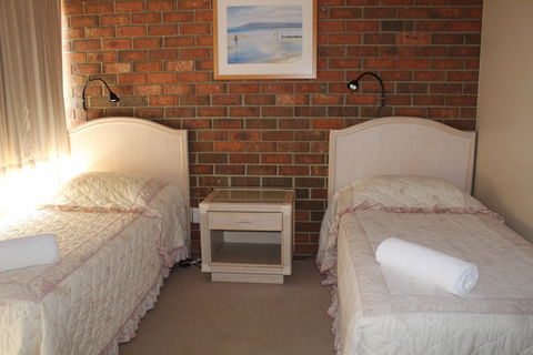 Pacific Heights Holiday Apartments & Munn's Tower House - Accommodation Brisbane 3