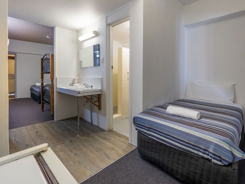 Banjo Paterson Inn - Accommodation Brisbane 1