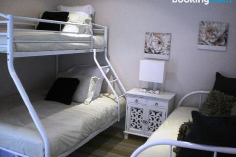 ROCKPOOL (4 Night Min) - Accommodation Brisbane 5