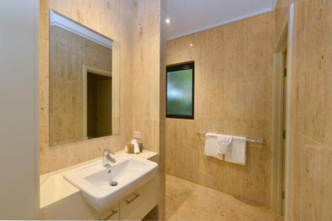 OneLuxe Port Douglas - Accommodation Brisbane 0