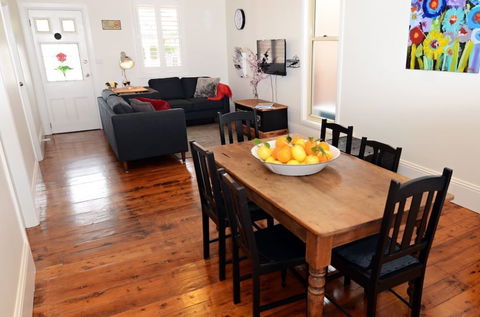 Thelma's Temora - Accommodation Brisbane 0