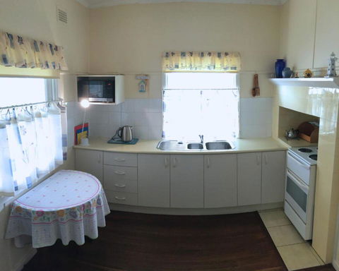 Lorikeet Retreat 11 Hodgson Street - Accommodation Brisbane 4