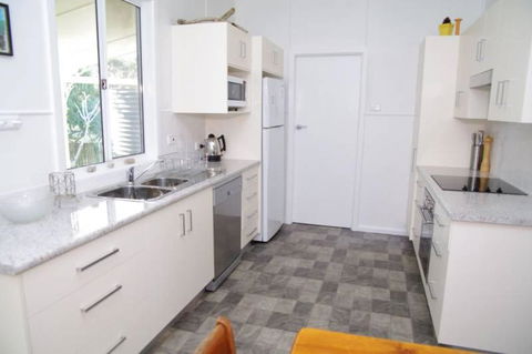 Fleur Cottage 7 Willow Street - Accommodation Brisbane 2