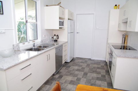Fleur Cottage 7 Willow Street - Accommodation Brisbane 5
