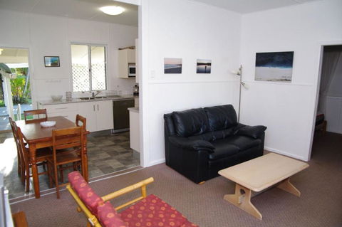 Fleur Cottage 7 Willow Street - Accommodation Brisbane 1