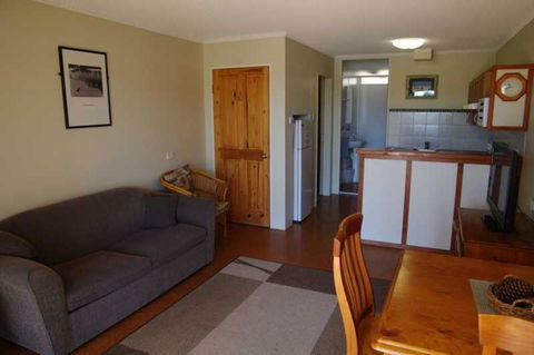 Beachfront 2 25 Willow Street - Accommodation Brisbane 5