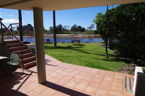 Beachfront 2 25 Willow Street - Accommodation Brisbane 6