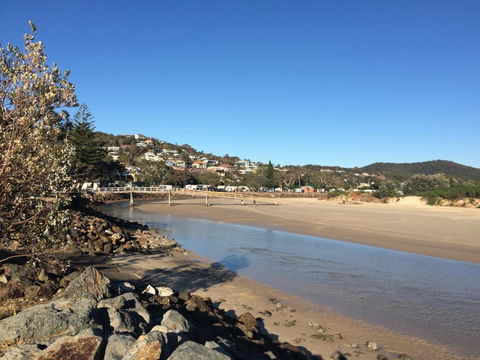 Beachfront 2 25 Willow Street - Accommodation Brisbane 2