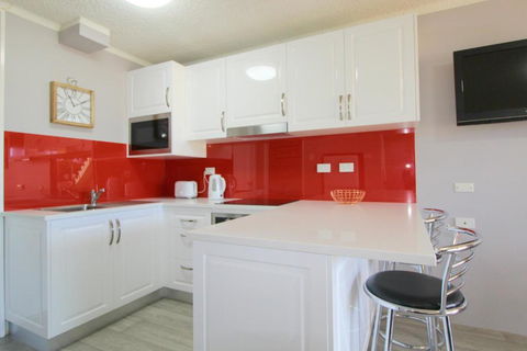 Beachfront 2 25 Willow Street - Accommodation Brisbane 1