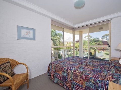 Intrepid Close Seaspray Unit 03 4 - Accommodation Brisbane 1