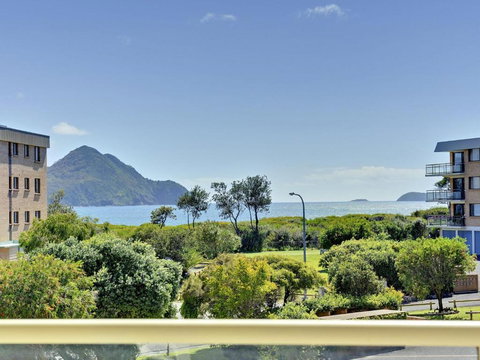 Intrepid Close Seaspray Unit 03 4 - Accommodation Brisbane 2