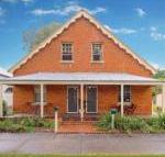Eliza 1875 Red Brick Duplex Townhouse - Accommodation Brisbane