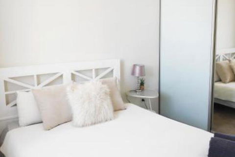 Stunning Liverpool 2Bed 2Bath Apartment With Breathtaking Views! 1 Month Stays Available - Accommodation Brisbane 4
