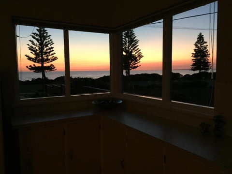 Jewel Of The South Beachfront Holiday Rental - Accommodation Brisbane 6