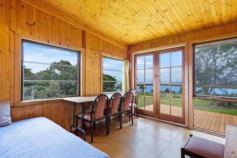 98 Ocean Parade Rustic Log Cabin - Accommodation Brisbane 4