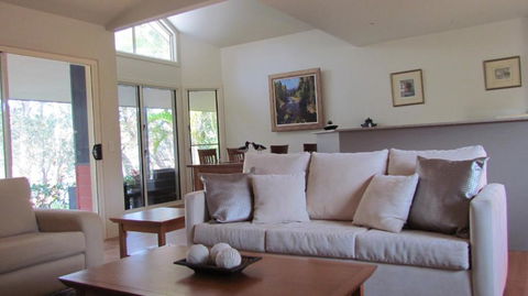 Lake Russell Lakeside Retreat - Accommodation Brisbane 2