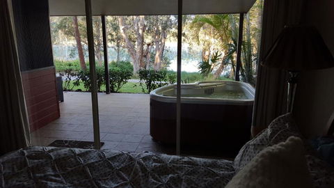 Lake Russell Lakeside Retreat - Accommodation Brisbane 1
