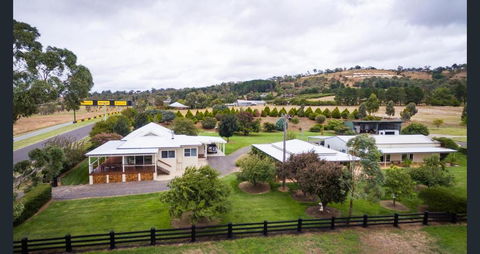 505 CONROD STRAIGHT MOUNT PANORAMA - Accommodation Brisbane 1
