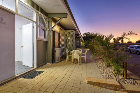 Getaway Villas Unit 38 10 2 Bedroom Self Contained Accommodation - Accommodation Brisbane 7