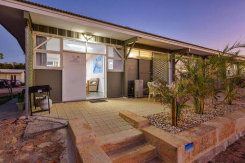 Getaway Villas Unit 38 10 2 Bedroom Self Contained Accommodation - Accommodation Brisbane 0