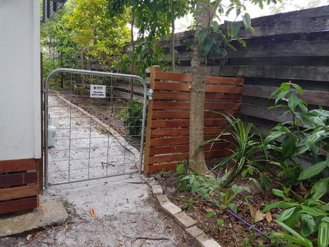 10 Double Island Drive Modern Family Home Centrally Located Swimming Pool & Outdoor Area - Accommodation Brisbane 5