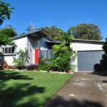 10 Double Island Drive Modern Family Home Centrally Located Swimming Pool & Outdoor Area - Accommodation Brisbane 0