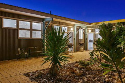 Getaway Villas Unit 38 11 1 Bedroom Self Contained Accommodation - Accommodation Brisbane 0