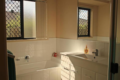 Banksia & Acacia Apartments - Accommodation Brisbane 5