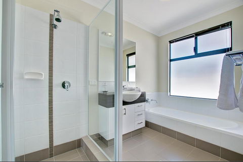 A Little Luxury In Town - Accommodation Brisbane 6