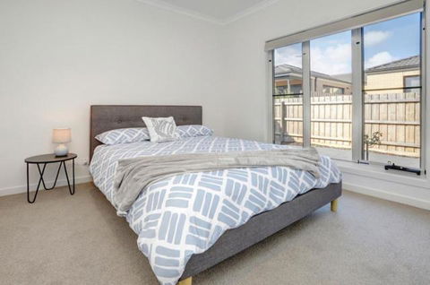 Staughton Sounds - Accommodation Brisbane 2