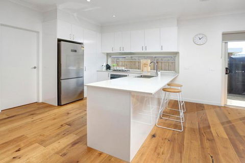 Staughton Sounds - Accommodation Brisbane 3