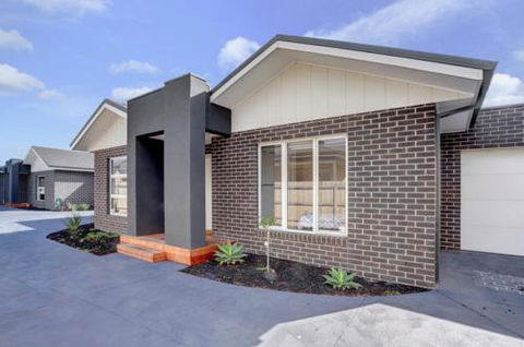 Staughton Sounds - Accommodation Brisbane 4