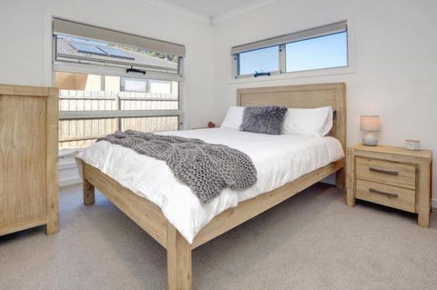 Staughton Sounds - Accommodation Brisbane 5