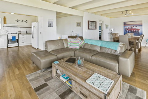 Tanjil A Stroll From The Water In Paynesville - Accommodation Brisbane 5