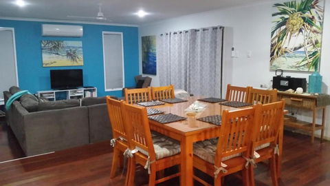 1 Naiad Court Lowset Family Home With Swimming Pool & Covered Deck. Pet Friendly - Accommodation Brisbane 1