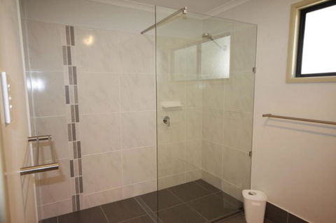 1 Naiad Court Lowset Family Home With Swimming Pool & Covered Deck. Pet Friendly - Accommodation Brisbane 2