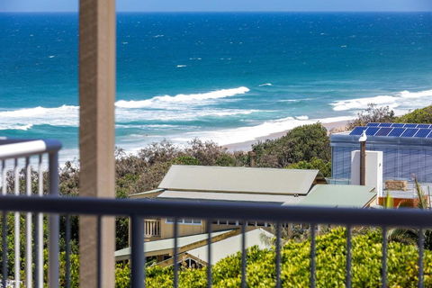 Wake Up To Ocean Views In Stylish Comfort - Accommodation Brisbane 6
